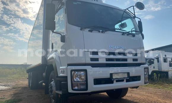 Comprar Usado Isuzu FTR 850 Branco Caminhão em Maputo em Maputo Comprar Usado Isuzu FTR 850 Branco Caminhão em Maputo em Maputo