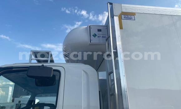 Comprar Usado Isuzu FTR 850 Branco Caminhão em Maputo em Maputo Comprar Usado Isuzu FTR 850 Branco Caminhão em Maputo em Maputo