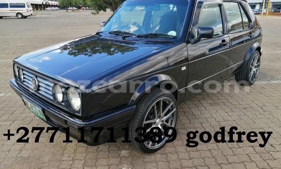 Tenga Tsaru Volkswagen Golf Nhema Mota in Maputo in Maputo