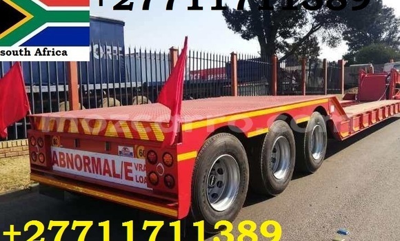 Comprar Usado Caterpillar 120 Vermelho Caminhão em Maputo em Maputo
