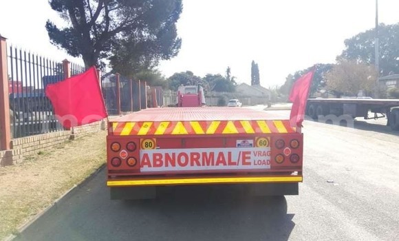 Comprar Usado Caterpillar 120 Vermelho Caminhão em Maputo em Maputo Comprar Usado Caterpillar 120 Vermelho Caminhão em Maputo em Maputo