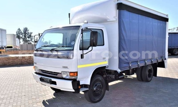 Comprar Usado Nissan UD Branco Caminhão em Maputo em Maputo Comprar Usado Nissan UD Branco Caminhão em Maputo em Maputo