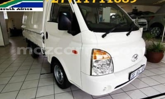 Comprar Usado Hyundai H200 Branco Carro em Maputo em Maputo