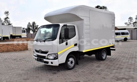 Comprar Usado Toyota Dyna Branco Caminhão em Maputo em Maputo Comprar Usado Toyota Dyna Branco Caminhão em Maputo em Maputo