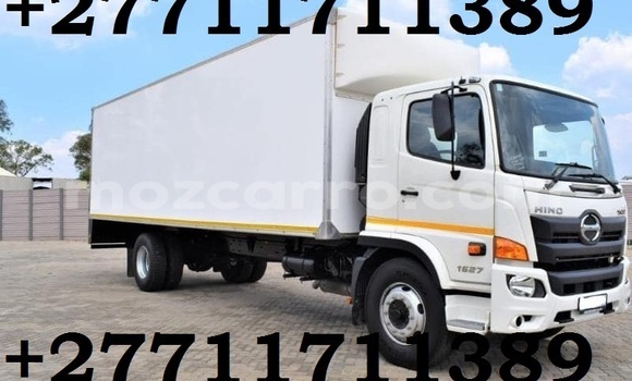 Comprar Usado Toyota Dyna Branco Carro em Maputo em Maputo