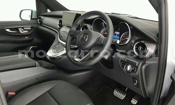 Tenga Tsaru Mercedes‒Benz Viano Sirivha Mota in Maputo in Maputo Tenga Tsaru Mercedes‒Benz Viano Sirivha Mota in Maputo in Maputo