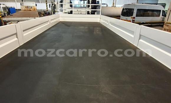 Comprar Usado Hino 300 Series Branco Caminhão em Maputo em Maputo Comprar Usado Hino 300 Series Branco Caminhão em Maputo em Maputo