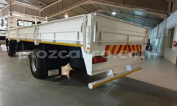 Comprar Usado Hino 300 Series Branco Caminhão em Maputo em Maputo Comprar Usado Hino 300 Series Branco Caminhão em Maputo em Maputo