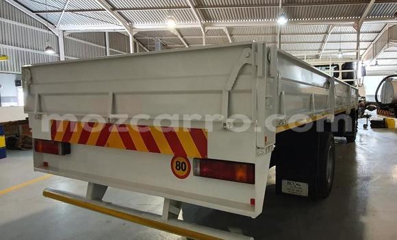 Comprar Usado Hino 300 Series Branco Caminhão em Maputo em Maputo Comprar Usado Hino 300 Series Branco Caminhão em Maputo em Maputo