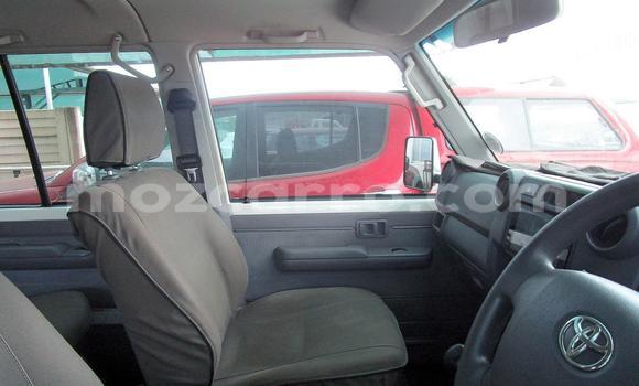 Comprar Usado Toyota Land Cruiser De outros Carro em Mutarara em Tete Comprar Usado Toyota Land Cruiser De outros Carro em Mutarara em Tete