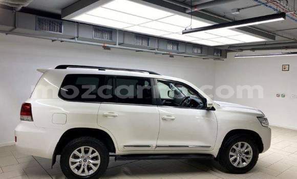 Buy Used Toyota Land Cruiser Red Car in Gilé in Zambezia Buy Used Toyota Land Cruiser Red Car in Gilé in Zambezia