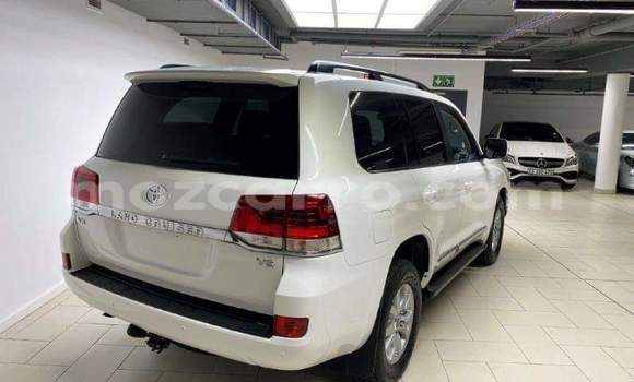 Buy Used Toyota Land Cruiser Red Car in Gilé in Zambezia Buy Used Toyota Land Cruiser Red Car in Gilé in Zambezia