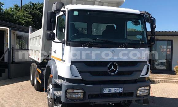 Comprar Usado Mercedes‒Benz 2628 Branco Caminhão em Nampula em Nampula Comprar Usado Mercedes‒Benz 2628 Branco Caminhão em Nampula em Nampula