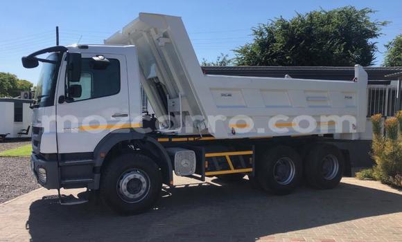 Comprar Usado Mercedes‒Benz 2628 Branco Caminhão em Nampula em Nampula Comprar Usado Mercedes‒Benz 2628 Branco Caminhão em Nampula em Nampula