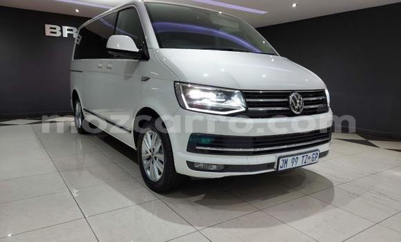 Comprar Usado Volkswagen Caravelle Branco Carro em Maputo em Maputo Comprar Usado Volkswagen Caravelle Branco Carro em Maputo em Maputo