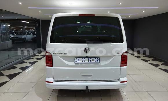 Comprar Usado Volkswagen Caravelle Branco Carro em Maputo em Maputo Comprar Usado Volkswagen Caravelle Branco Carro em Maputo em Maputo
