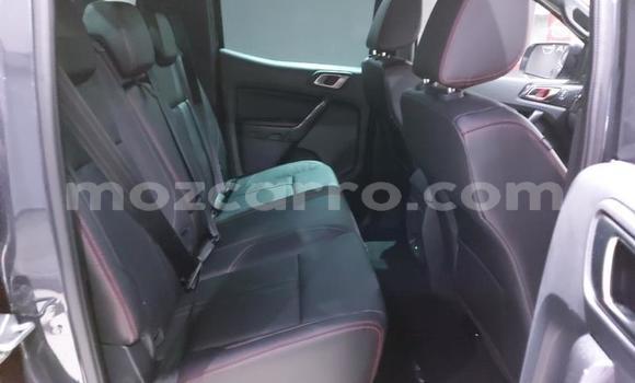 Comprar Usado Volkswagen Caravelle Branco Carro em Maputo em Maputo Comprar Usado Volkswagen Caravelle Branco Carro em Maputo em Maputo