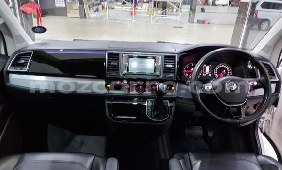 Comprar Usado Volkswagen Caravelle Branco Carro em Maputo em Maputo Comprar Usado Volkswagen Caravelle Branco Carro em Maputo em Maputo