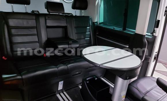 Comprar Usado Volkswagen Caravelle Branco Carro em Maputo em Maputo Comprar Usado Volkswagen Caravelle Branco Carro em Maputo em Maputo