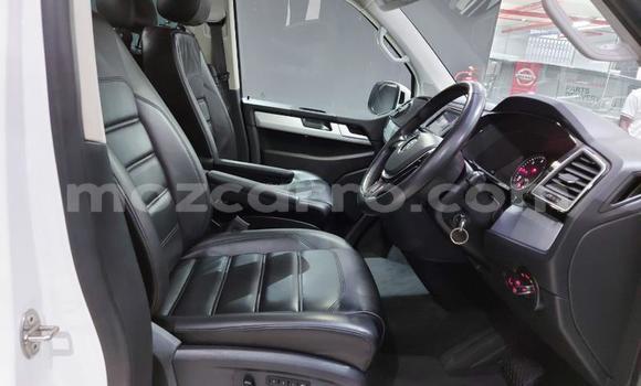 Comprar Usado Volkswagen Caravelle Branco Carro em Maputo em Maputo Comprar Usado Volkswagen Caravelle Branco Carro em Maputo em Maputo