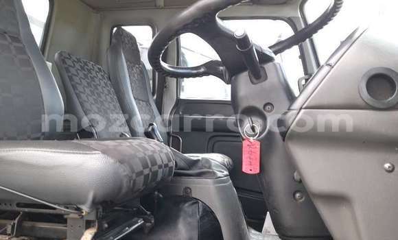 Comprar Usado Isuzu FTR 850 Branco Caminhão em Maputo em Maputo Comprar Usado Isuzu FTR 850 Branco Caminhão em Maputo em Maputo