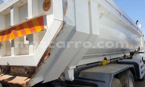Comprar Usado Isuzu FTR 850 Branco Caminhão em Maputo em Maputo Comprar Usado Isuzu FTR 850 Branco Caminhão em Maputo em Maputo