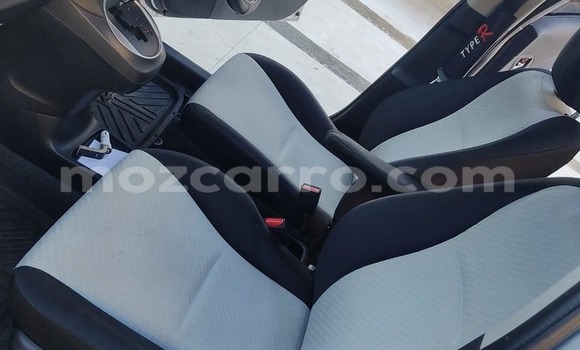 Comprar Usado Toyota Ractis Prata Carro em Maputo em Maputo Comprar Usado Toyota Ractis Prata Carro em Maputo em Maputo