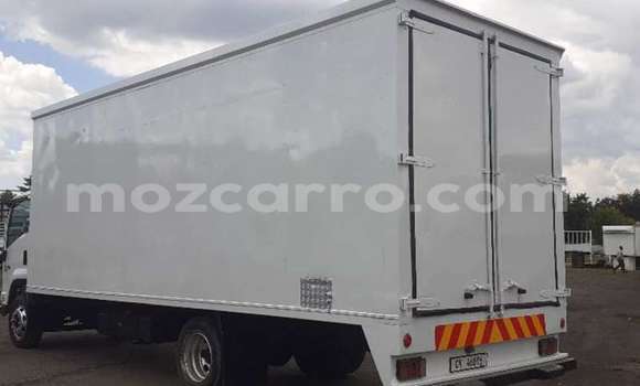 Comprar Usado Isuzu FTR 850 Branco Caminhão em Maputo em Maputo Comprar Usado Isuzu FTR 850 Branco Caminhão em Maputo em Maputo
