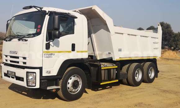 Comprar Usado Isuzu FTR 850 Branco Caminhão em Maputo em Maputo Comprar Usado Isuzu FTR 850 Branco Caminhão em Maputo em Maputo