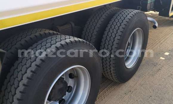 Comprar Usado Isuzu FTR 850 Branco Caminhão em Maputo em Maputo Comprar Usado Isuzu FTR 850 Branco Caminhão em Maputo em Maputo