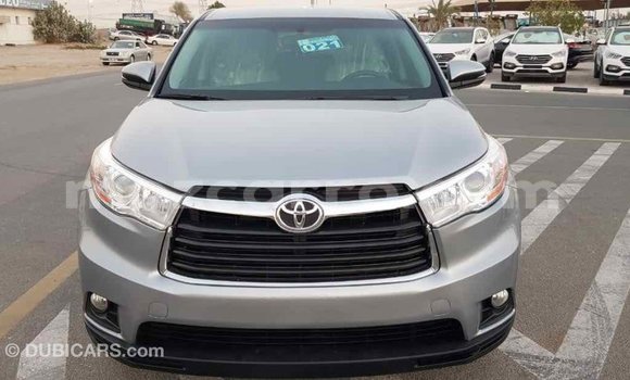 Tenga Imported Toyota Highlander Zvimwe Mota in Import - Dubai in Cabo Delgado Tenga Imported Toyota Highlander Zvimwe Mota in Import - Dubai in Cabo Delgado