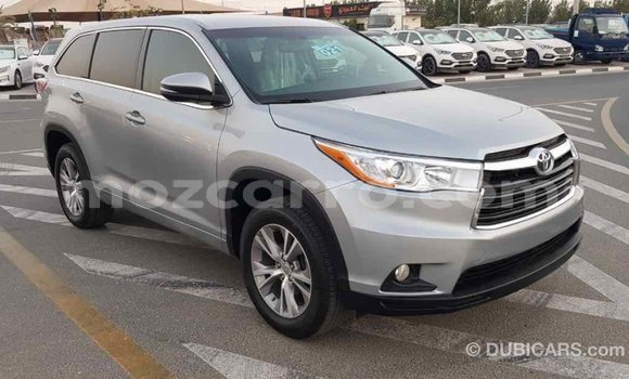 Tenga Imported Toyota Highlander Zvimwe Mota in Import - Dubai in Cabo Delgado Tenga Imported Toyota Highlander Zvimwe Mota in Import - Dubai in Cabo Delgado