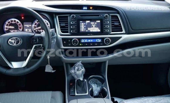 Tenga Imported Toyota Highlander Zvimwe Mota in Import - Dubai in Cabo Delgado Tenga Imported Toyota Highlander Zvimwe Mota in Import - Dubai in Cabo Delgado