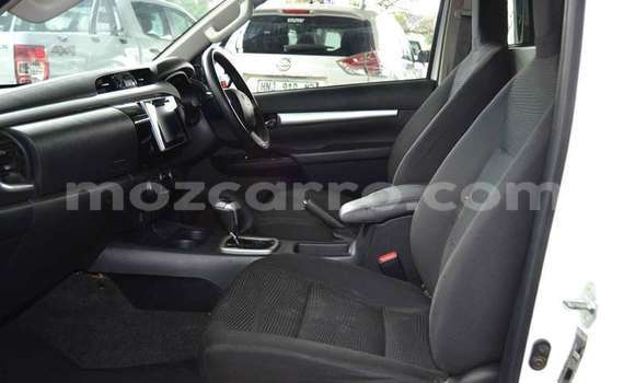 Comprar Usado Toyota Hilux Branco Carro em Maputo em Maputo Comprar Usado Toyota Hilux Branco Carro em Maputo em Maputo