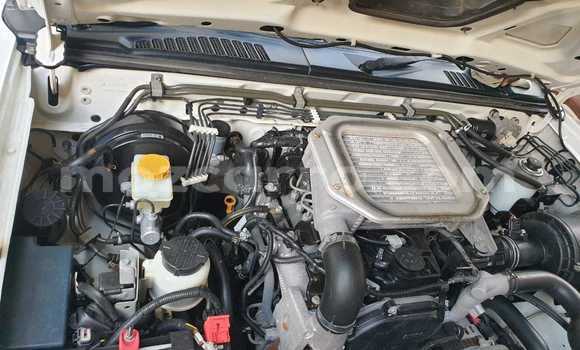 Comprar Usado Nissan NP 300 Branco Carro em Maputo em Maputo Comprar Usado Nissan NP 300 Branco Carro em Maputo em Maputo