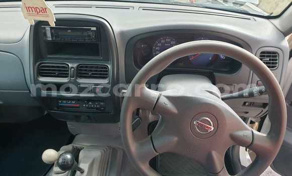 Comprar Usado Nissan NP 300 Branco Carro em Maputo em Maputo Comprar Usado Nissan NP 300 Branco Carro em Maputo em Maputo