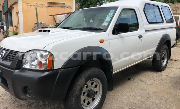 Comprar Usado Nissan NP 300 Branco Carro em Maputo em Maputo Comprar Usado Nissan NP 300 Branco Carro em Maputo em Maputo