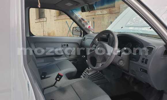 Comprar Usado Nissan NP 300 Branco Carro em Maputo em Maputo Comprar Usado Nissan NP 300 Branco Carro em Maputo em Maputo