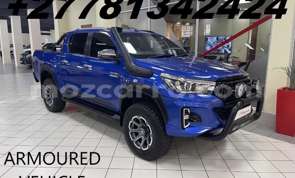Comprar Usado Toyota Hilux Azul Carro em Maputo em Maputo
