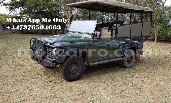 Nunua Ilio tumika Land Rover Defender Kijani Gari ndani ya Maputo nchini Maputo