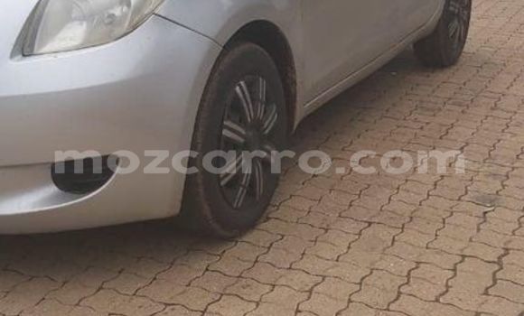 Comprar Usado Toyota Vitz Prata Carro em Ancuabe em Cabo Delgado Comprar Usado Toyota Vitz Prata Carro em Ancuabe em Cabo Delgado