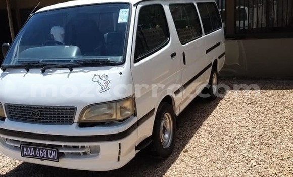 Nunua Ilio tumika Toyota Hiace Nyeupe Gari ndani ya Ancuabe nchini Cabo Delgado