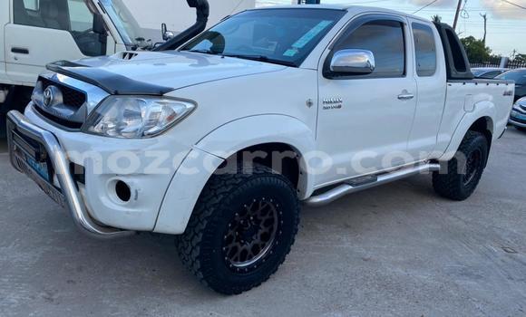 Nunua Ilio tumika Toyota Hilux Nyeupe Gari ndani ya Maputo nchini Maputo