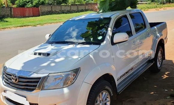 Comprar Usado Toyota Hilux Branco Carro em Ancuabe em Cabo Delgado Comprar Usado Toyota Hilux Branco Carro em Ancuabe em Cabo Delgado