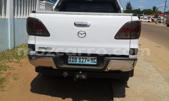 Comprar Usado Mazda BT-50 Branco Carro em Ancuabe em Cabo Delgado Comprar Usado Mazda BT-50 Branco Carro em Ancuabe em Cabo Delgado