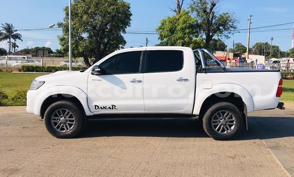 Comprar Usado Toyota Hilux Branco Carro em Ancuabe em Cabo Delgado Comprar Usado Toyota Hilux Branco Carro em Ancuabe em Cabo Delgado