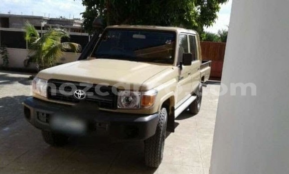 Comprar Usado Toyota Land Cruiser Bege Carro em Ancuabe em Cabo Delgado Comprar Usado Toyota Land Cruiser Bege Carro em Ancuabe em Cabo Delgado
