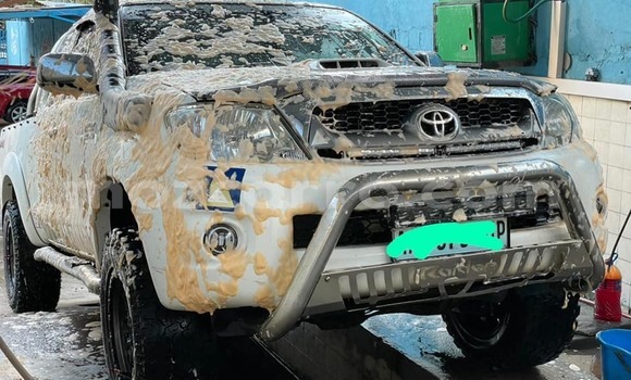 Comprar Usado Toyota Hilux Branco Carro em Ancuabe em Cabo Delgado Comprar Usado Toyota Hilux Branco Carro em Ancuabe em Cabo Delgado