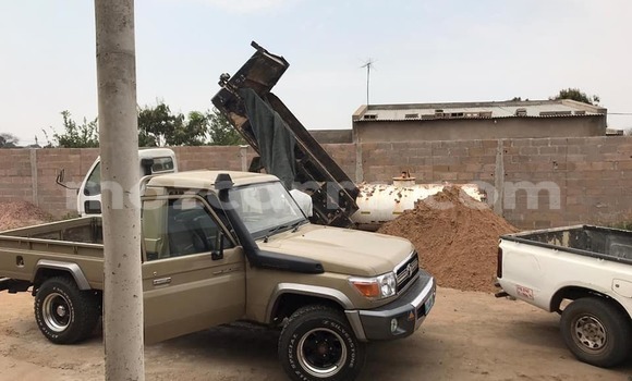 Buy Used Toyota Land Cruiser Beige Car in Ancuabe in Cabo Delgado