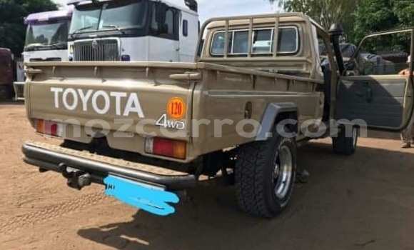 Comprar Usado Toyota Land Cruiser Bege Carro em Ancuabe em Cabo Delgado Comprar Usado Toyota Land Cruiser Bege Carro em Ancuabe em Cabo Delgado